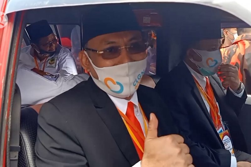 Daftar Pilkada Cilegon, pasangan Helldy - Sanuji naik angkot