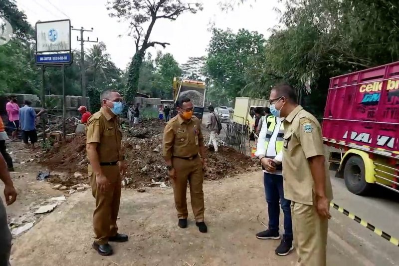 Pjs Bupati Pandeglang minta perbaikan gorong-gorong segera dirampungkan