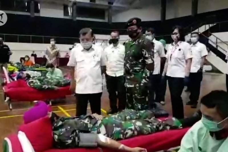 Stok darah PMI turun 50 persen, TNI bantu donor darah
