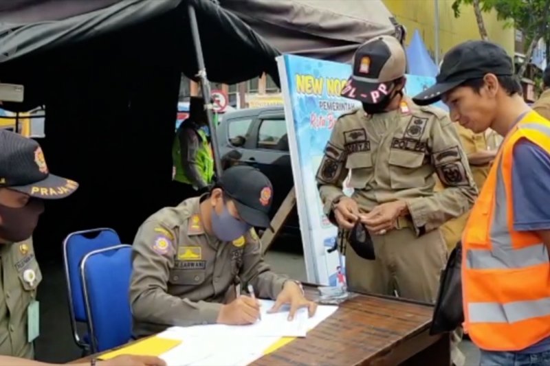 Pemkot Banjarmasin gelar razia penerapan protokol kesehatan COVID-19
