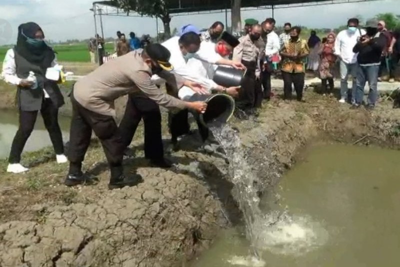 Polda DIY serahkan bantuan usaha mandiri untuk eks napiter