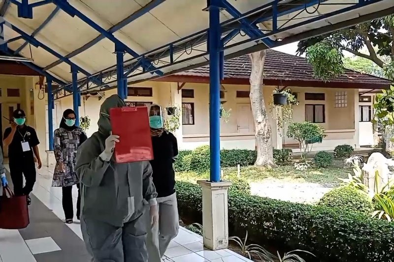 Hasil tes usap beda, KPU Cilegon sarankan Ati Marliati isolasi mandiri