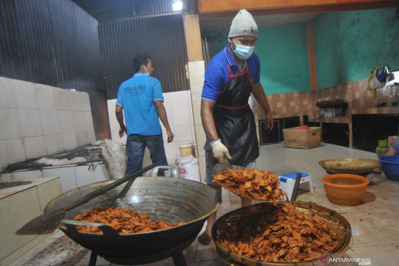 RENDANG ERIKA TETAP PRODUKSI SAAT PANDEMI