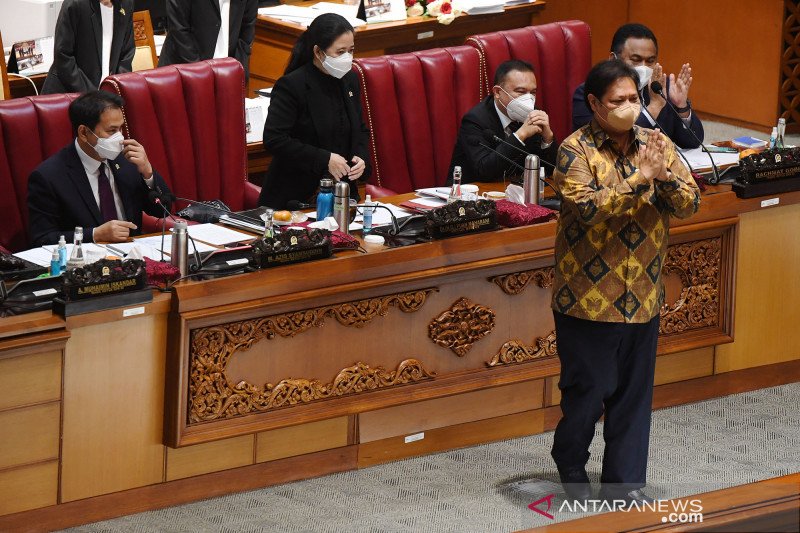 Menko Airlangga: Upah minimum pekerja tidak dihapus dalam UU Ciptaker