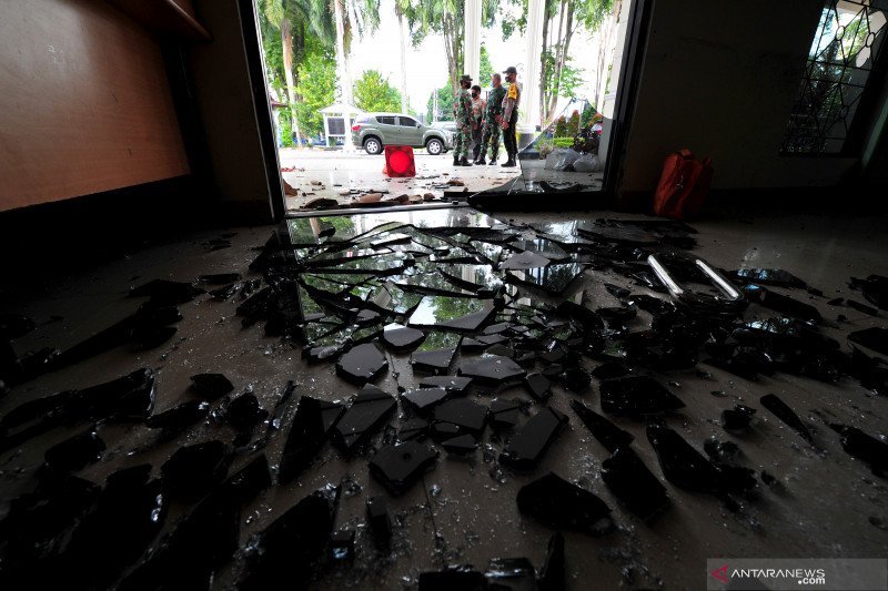 Aksi perusakan Kantor DPRD Kota Jambi