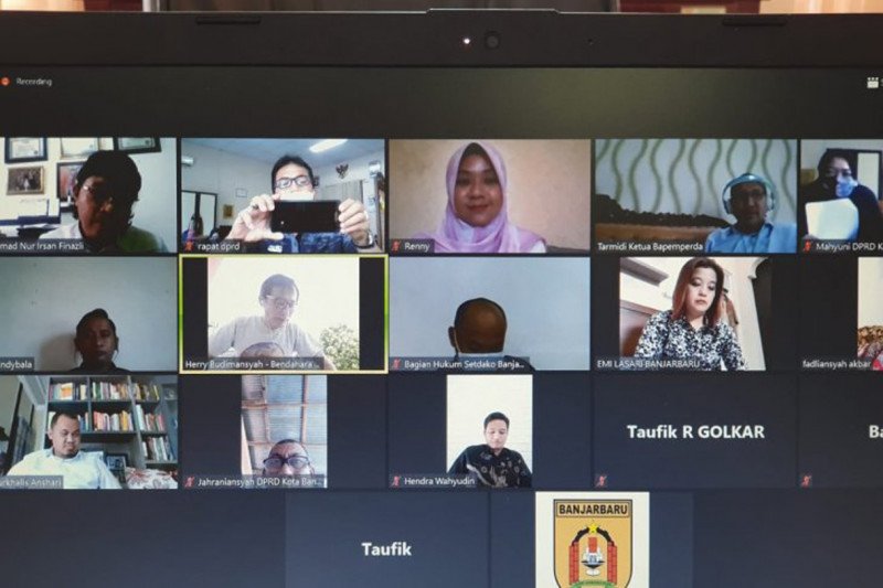 Gedung DPRD ditutup anggota dewan Banjarbaru raker virtual