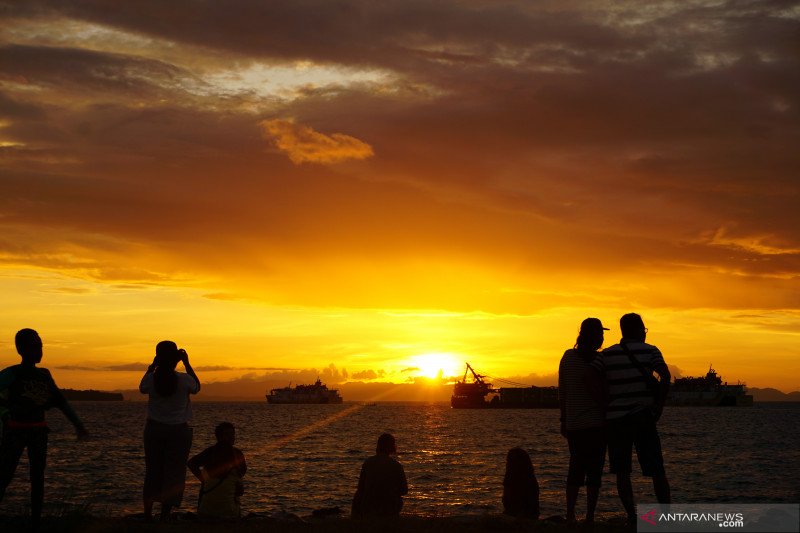 Warga Sorong Berwisata Alam Di Tengah Pandemi Covid 19 Antara News Sumatera Barat