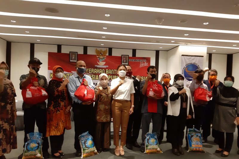 Kemensos bagi 1.536 paket sembako bagi karyawan hotel terdampak wabah