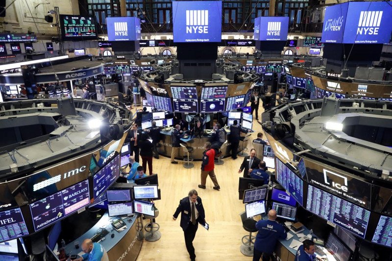 Wall Street dibuka naik tipis di tengah pembahasan stimulus dan laba