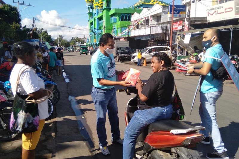 Satgas BUMN Papua Bagikan 5.000 masker gratis