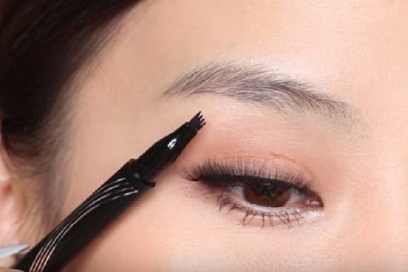 kesalahan-rias-alis-yang-justru-membuat-wajah-tampak-lebih-tua
