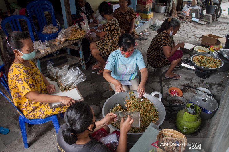 Solidaritas warga untuk tetangga yang menjalani karantina COVID-19