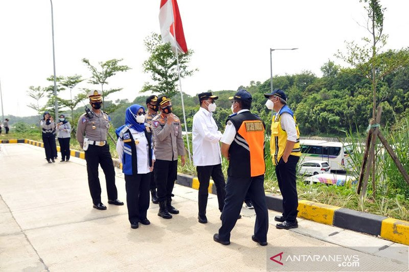 Menhub pantau Tol Cikampek, terjadi kepadatan di KM 47A