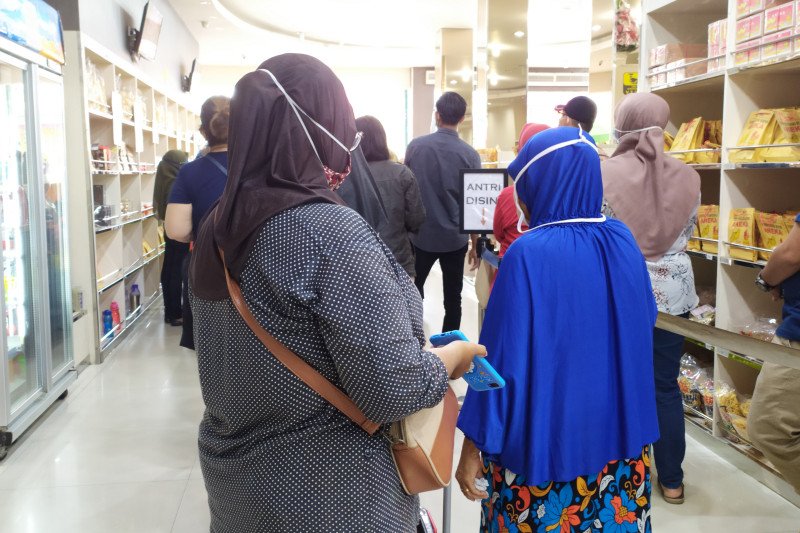 Wisatawan padati toko oleh-oleh di Bandarlampung