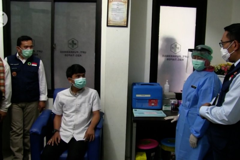 Gubernur Jabar tinjau simulasi vaksinasi COVID-19 di Kota Depok