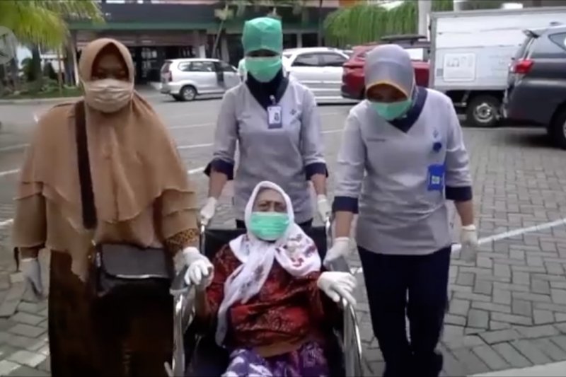 Ini penjelasan mengapa lansia mudah terserang COVID-19