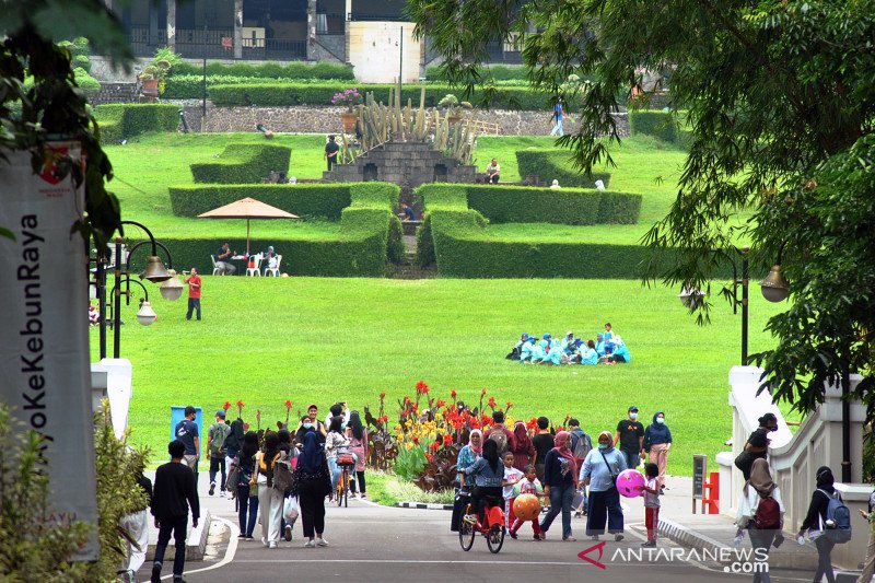 Hijaunya nuansa liburan di kebun raya Bogor