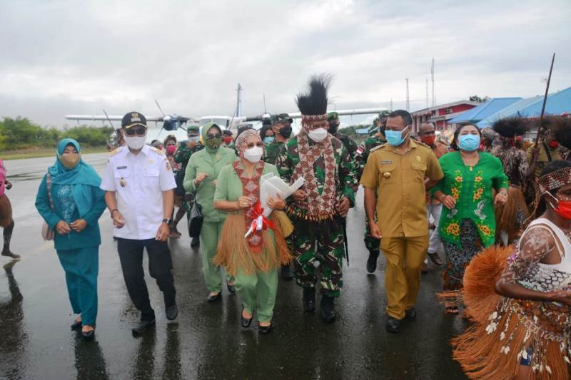 Bupati Kristosimus: Pangdam XVII/Cenderawasih pejabat TNI AD pertama kunjungi Mappi