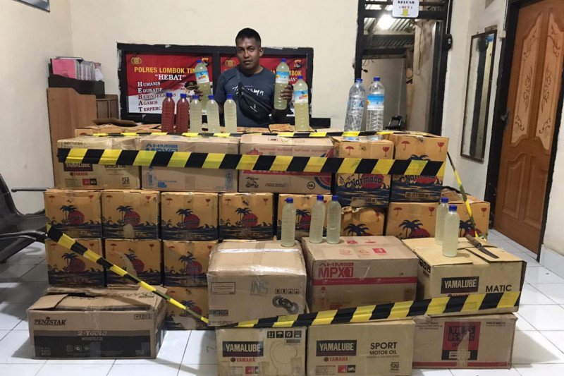 Ribuan botol miras diamankan Polsek KP3 Kayangan