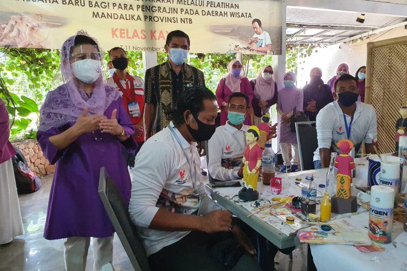 Kemenhub-Dekranas latih kewirausahaan para perajin di Mandalika