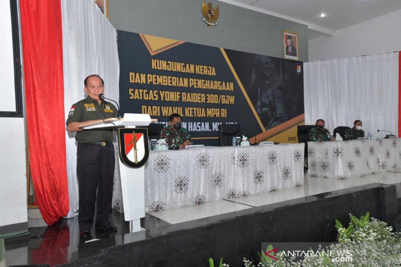Wakil ketua MPR beri piagam penghargaan Yonif Raider 300/Brajawijaya