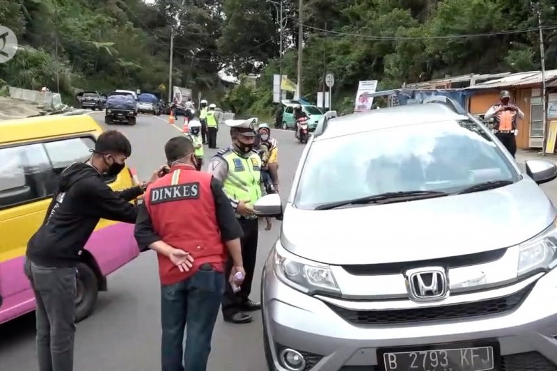 Sebanyak 78 wisatawan reaktif dalam operasi gabungan di libur panjang