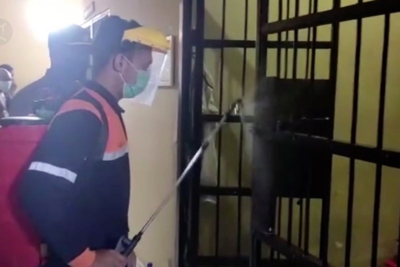 Cegah klaster COVID-19, Polres Kolaka sterilisasi seluruh ruangan