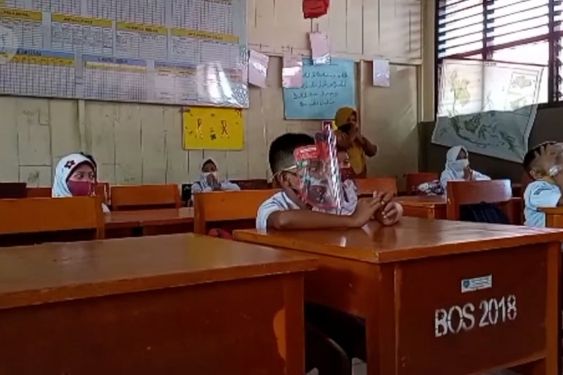 Mendikbud serahkan kewenangan izin sekolah tatap muka 2021 ke Pemda