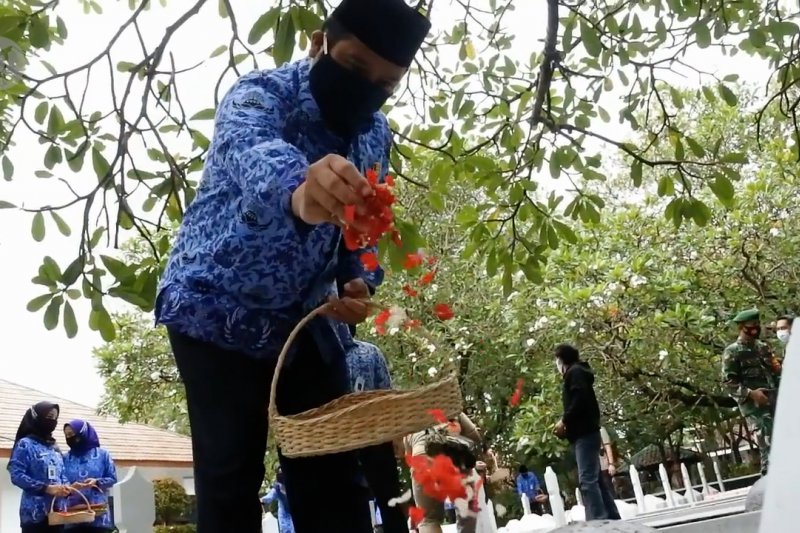 Wali Kota Tangerang gelar Hari Korpri ke-49 di TMP Taruna