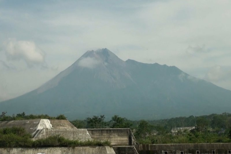 BPPTKG : volume kubah lava Merapi lebih besar dan deformasi 10 cm per hari