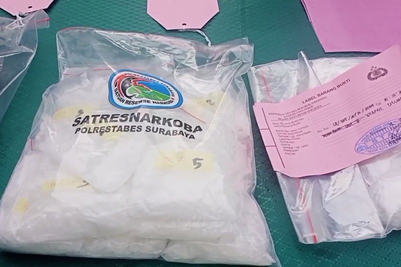 Polisi bekuk komplotan pemasok narkoba ke Pulau Madura