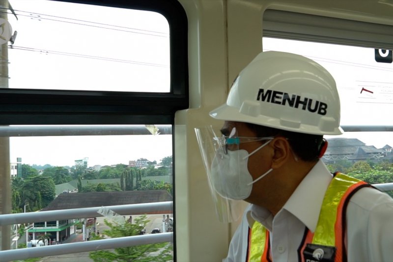 Menhub Budi Karya uji coba persinyalan LRT Jabodebek