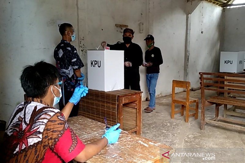 Warga adat Kampung Naga antusias berikan suara di Pilkada Tasikmalaya