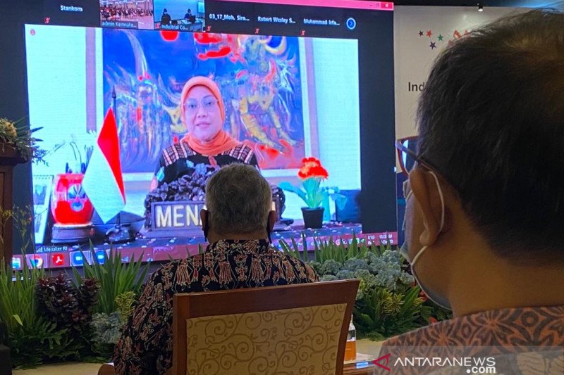 Terkonfirmasi COVID-19, Menaker ingatkan lakukan protokol kesehatan