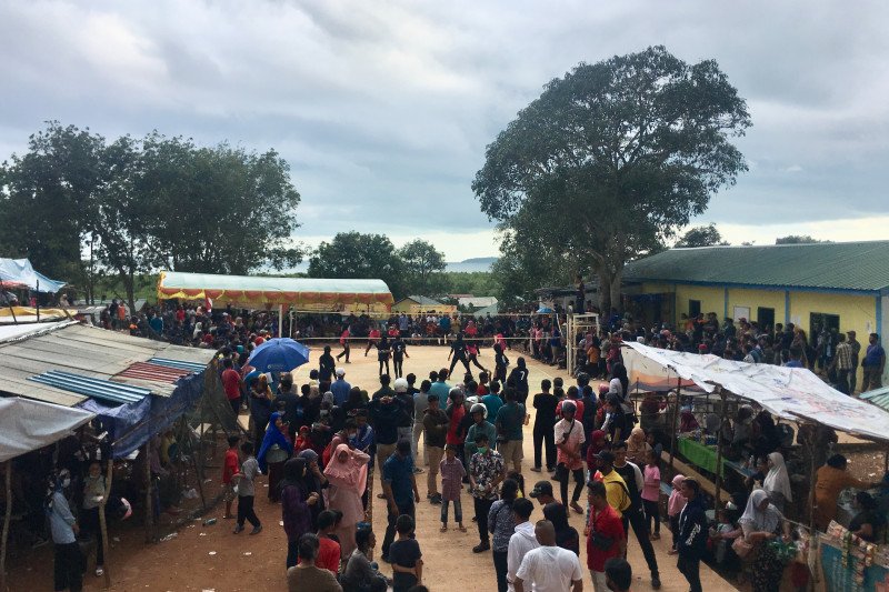 Masyarakat membludak tonton turnamen voli Tanjung Gundap