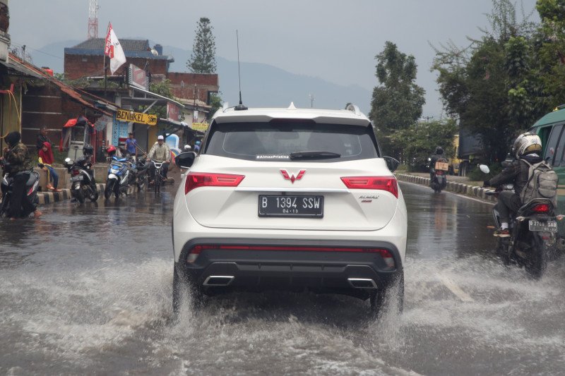 penting-fokus-dalam-berkendara-guna-hindari-aquaplaning