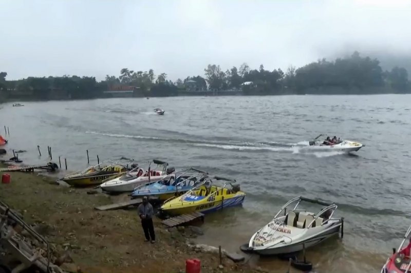 Antisipasi kerumunan, pengunjung Telaga Sarangan dibatasi