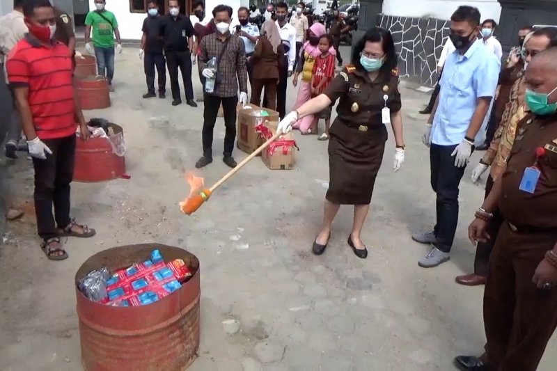 Didominasi narkoba, Kejari Kendari musnahkan barang bukti perkara 2020