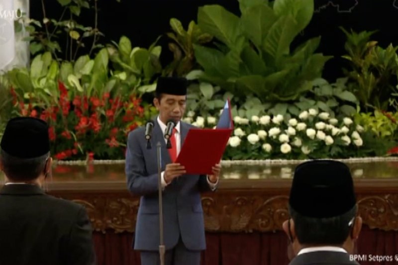Presiden resmi melantik enam menteri dan lima wakil menteri
