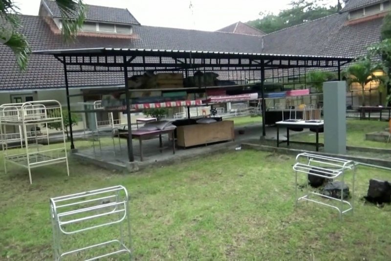 Rumah Sakit Lapangan tempat isolasi mandiri pasien COVID-19 gejala ringan