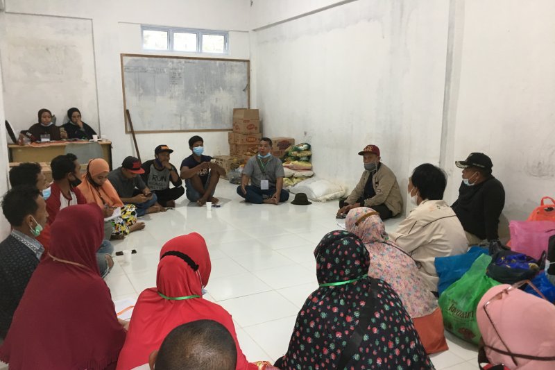 Warga Batu Merah rapat menentukan bantuan koban gelombang pasang