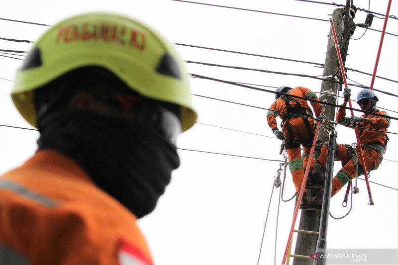 REALISASI DESA BERLISTRIK DI PT PLN SULSELRABAR