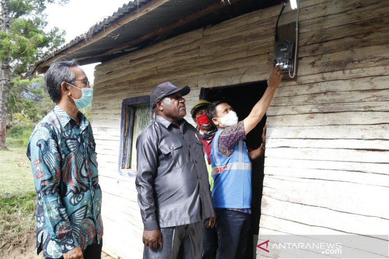 500 KK di Papua nikmati layanan penyambungan listrik gratis PLN