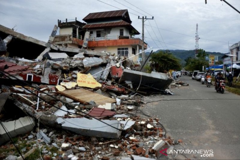 BNPB catat korban gempa Sulbar 73 orang, mengungsi 27.850