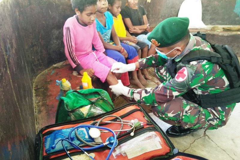 Satgas Yonif PR 432 Kostrad berikan layanan kesehatan gratis warga Papua