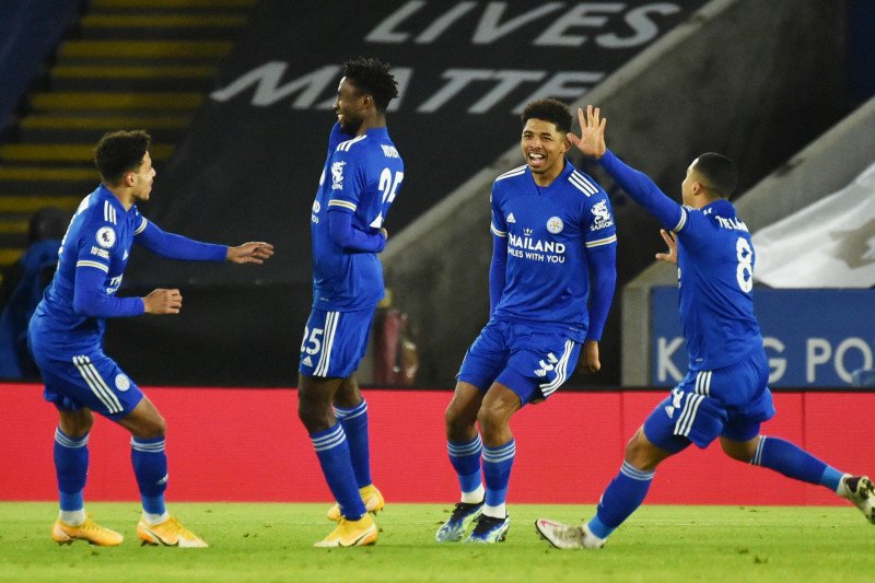 Leicester puncaki klasemen setelah taklukkan Chelsea 2-0