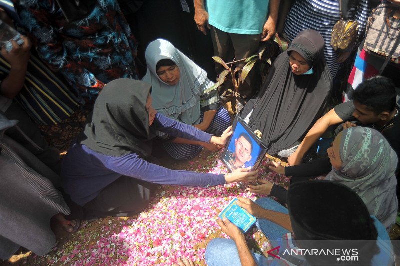 Pemakaman korban kecelakaan Sriwijaya Air di Padang