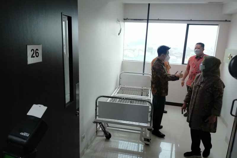 Rumah sakit khusus pasien COVID-19 disiapkan di perbatasan Surabaya