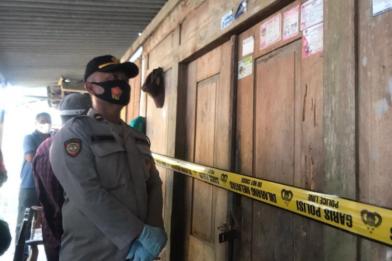 Polisi Blitar selidiki temuan sekeluarga diduga bunuh diri