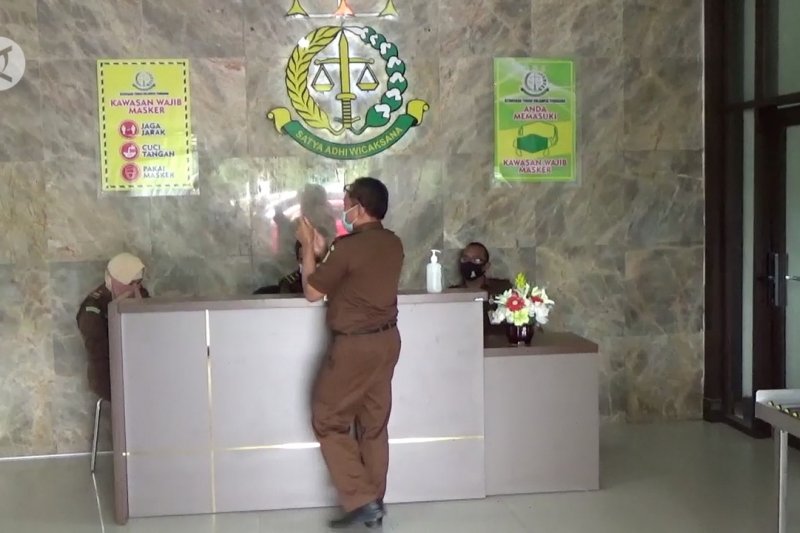 Kejati Sultra tetapkan 3 tersangka kasus suap pengadaan alkes COVID-19